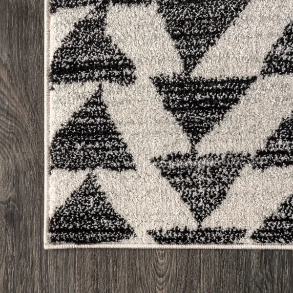 Jonathan Y Aisha Moroccan Triangle Geometric Area Rug - Cream & Black