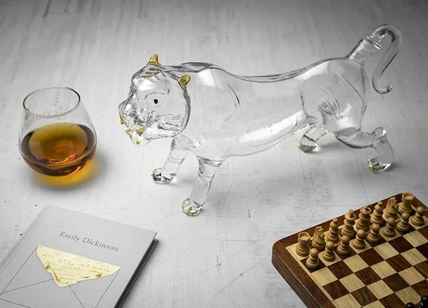 Animal Decanters Large 35-oz Roaring Tiger Glass Figurine, Lead Free Mouthblown Liquor Decanter for Bourbon, Whiskey, Scotch, Ru