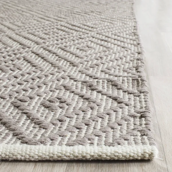 Safavieh Montauk MTK811A 6&0x22 x 6&0x22 Square Grey, Ivory Area Rug