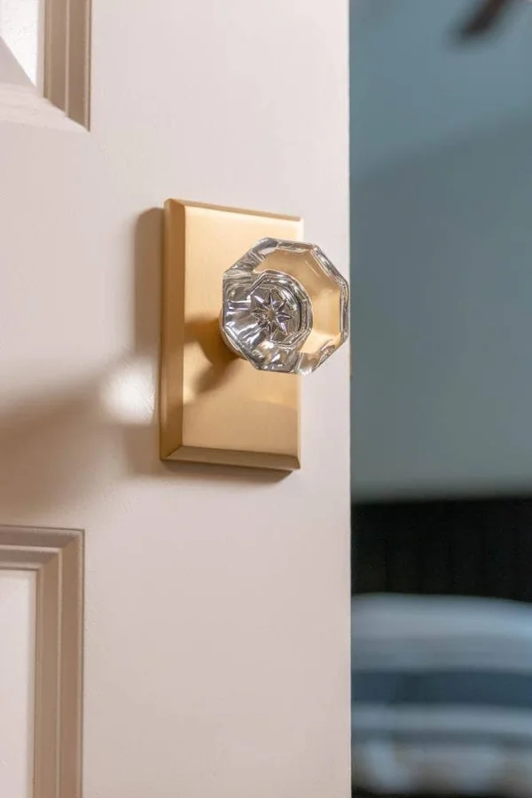 Delaney Hardware BV925-164 Privacy Door Knob Grade 2 Finish: Satin Brass