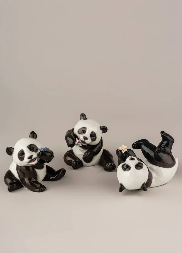 Lladro A Joyful Panda Porcelain Figurine, 5.12in x 2.76in