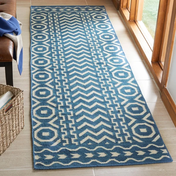 Safavieh 2&-6x22 x 6& Dhurries DHU572A Dark Blue, Ivory Rug
