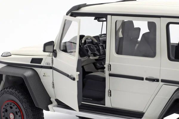 AUTOart 1/18 Mercedes-Benz G63 AMG 6x6 (Matt White)