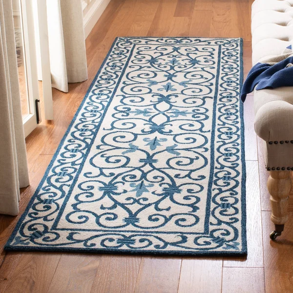 Safavieh Chelsea Ivory & Gold Area Rug - White
