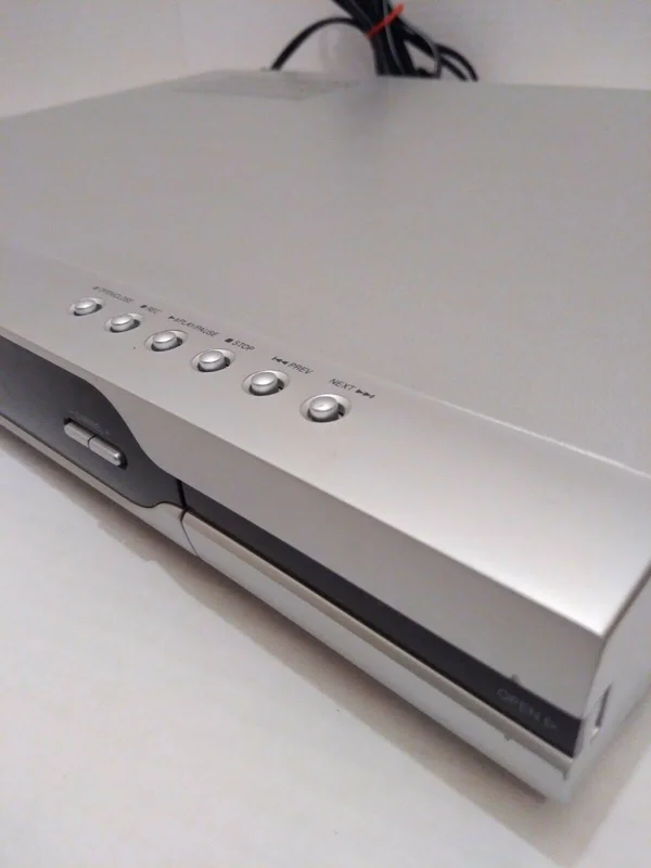 Daewoo DVR-06 - DVD recorder - silver