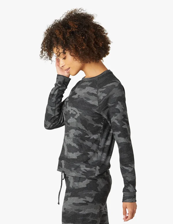 Beyond Yoga Favorite Printed Raglan Crewneck Pullover - Gray Black Camo, Women's, XL