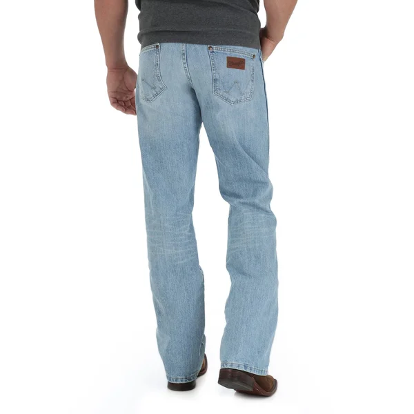 Wrangler Men's Retro Relaxed Fit Boot Cut Jean