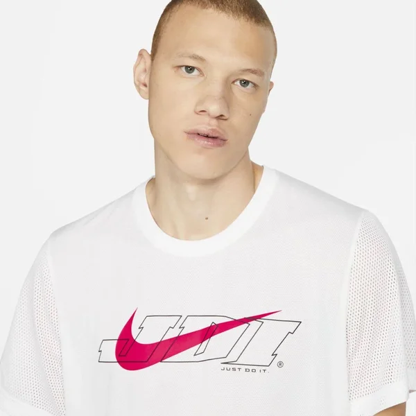 Nike Sport Clash Men's Short-Sleeve Training Top in White, Size: Small, CZ7718-100