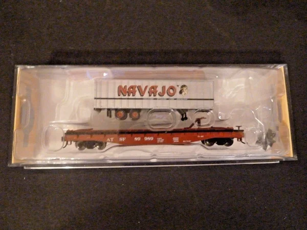 Bachmann 16751 N Santa Fe 52&6x22 Flatcar w/35& Navajo Trailer