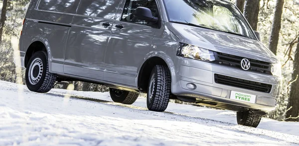 Nokian Hakkapeliitta CR3 : 225/65R16C/D 112/110R