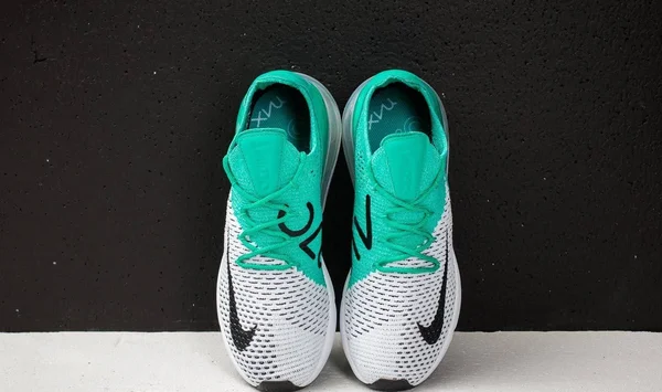 Nike Air Max 270 Flyknit Women's Shoe Size 8 (Clear Emerald)