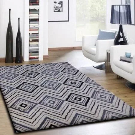 Latitude Run Mackenna Diamond and Square Handmade Gray/White Area Rug