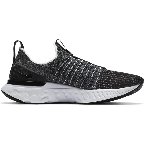 Nike Women's React Phantom Run Flyknit 2 Running Shoes, Black