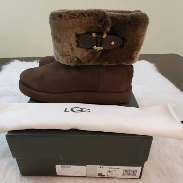 Ugg Women's Classic Berge Mini Suede in Brown, Size 6