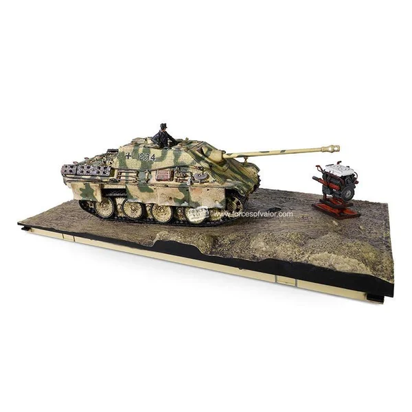 Forces of Valour 1:32 German SD. Kfz. 173 Jagdpanther Ausf. G1 Tank Destroyer with Zimmerit - 590cm - schwere Panzerjager Abteil