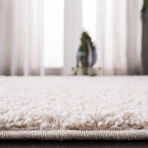 Safavieh New York Shag SG166B Ivory 4& x 6& Area Rug