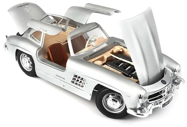 1954 Mercedes Benz 300SL Gullwing Red 1/18 Diecast Model Car by Bburago