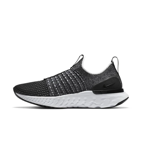 Nike Women's React Phantom Run Flyknit 2 Running Shoes, Black