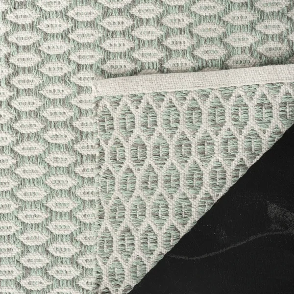 Safavieh Montauk MTK608G 5&0x22 x 8&0x22 Light Green - Ivory Area Rug