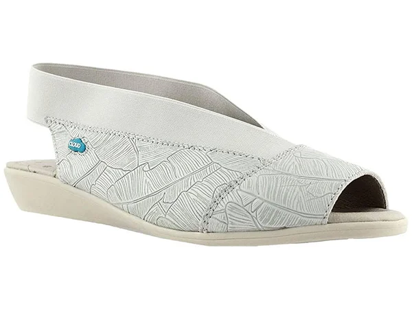Women's Cloud &Caliber& Peep Toe Leather Sandal, Size 9.5-10US - White