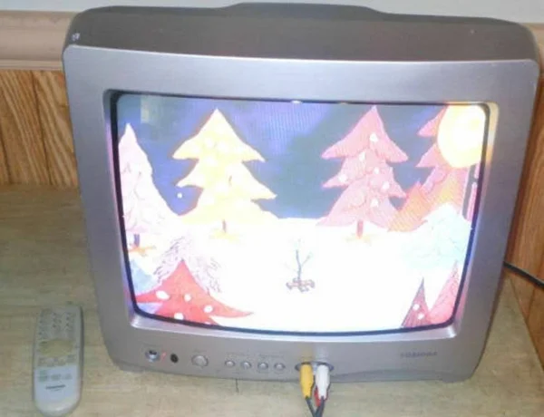 Toshiba 13A25 13x22 Crt TV Color Television with Remote TV Nice Retro Gaming TV