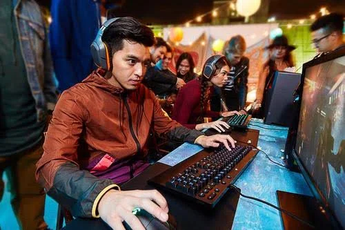 Logitech G810 Orion Spectrum RGB Mechanical Gaming Keyboard