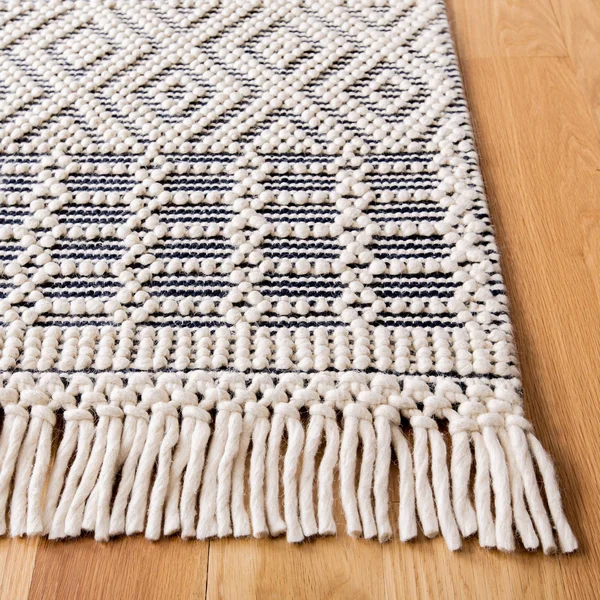 Safavieh Natura Rug Collection NAT852N - Ivory, Navy - 3& x 5&