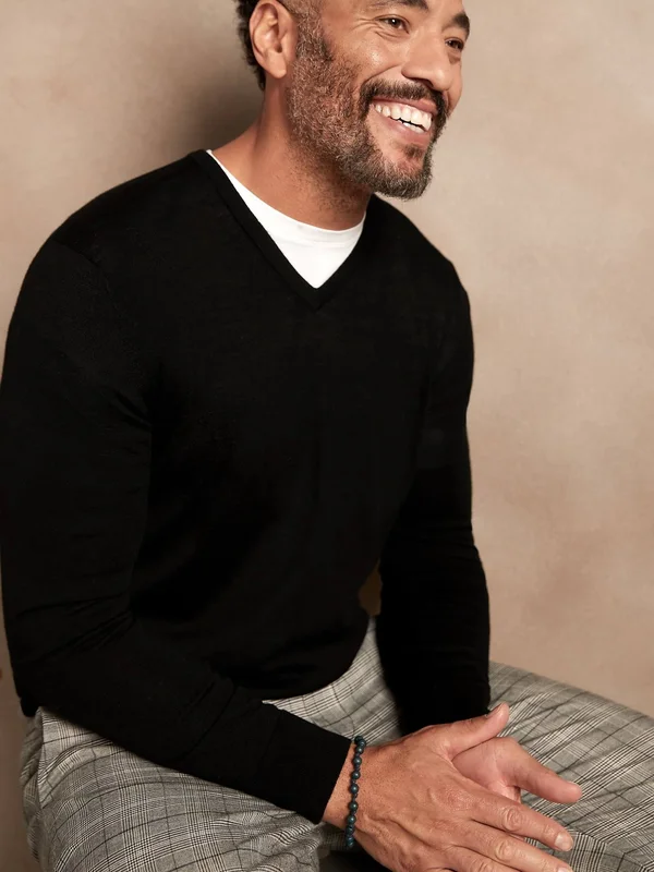 Banana Republic Men's Merino V-Neck Sweater in Responsible Wool Black Tall Size M