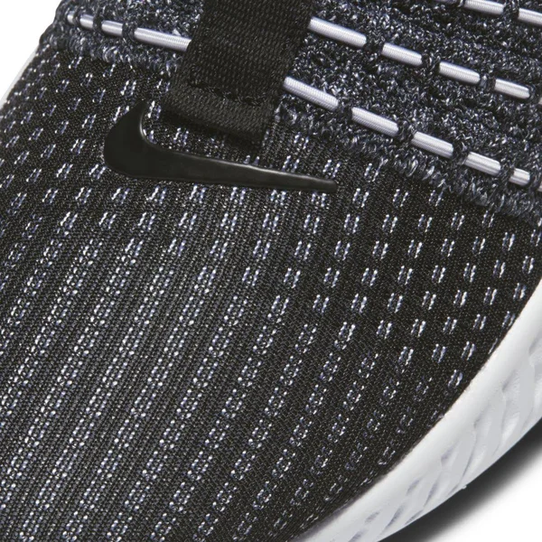 Nike Women's React Phantom Run Flyknit 2 Running Shoes, Black