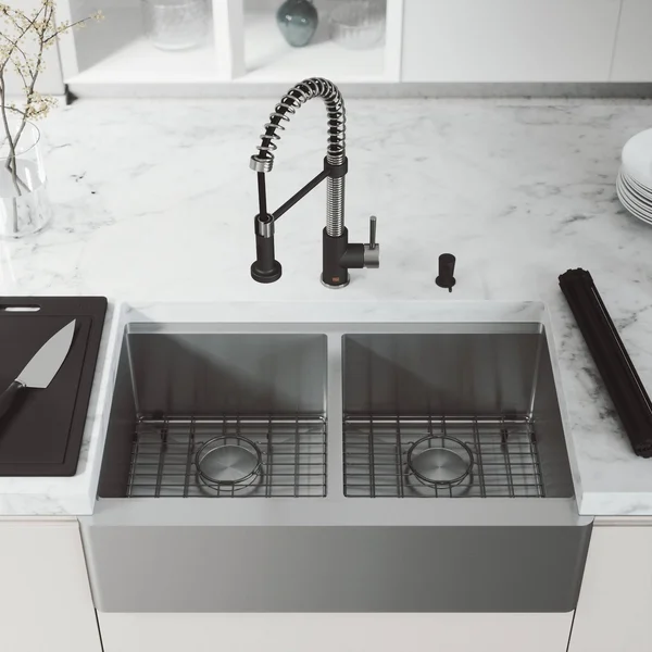 Vigo Oxford Stainless Steel 33 in Double Bowl Flat Farmhouse Apron-Front Workstation Kitchen Sink with Faucet and Accessories, S