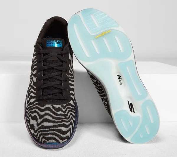 Skechers Women's GOrun Razor 3 Cloak Hyper Running Shoes - Black/Blue, 8.5