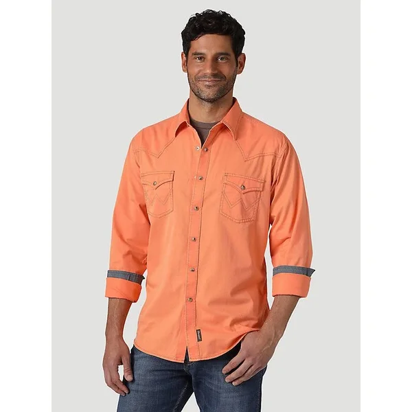 Wrangler Men's Retro Two Pocket Long Sleeve Snap Shirt