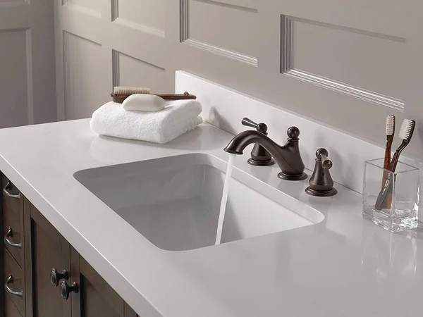 Delta Faucet Haywood 2-Handle Widespread Bathroom Faucet with Drain ASSEMBLY - Venetian Bronze 35999LF-RB