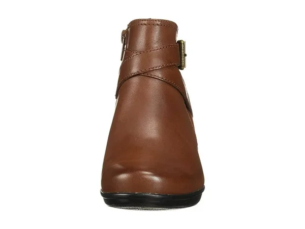 Clarks Emslie Cyndi (Mahogany Leather) Women's Boots