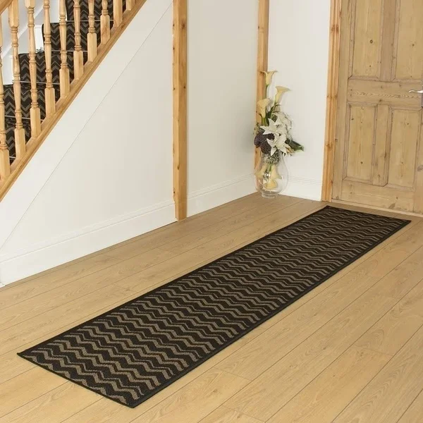 runrug USA Chevron Black Hallway Carpet Rug Runner Length: 7 foot, WID