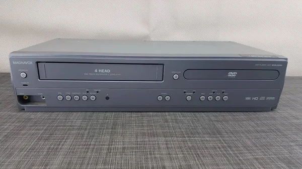 Magnavox MWD2206 DVD/VCR Combo