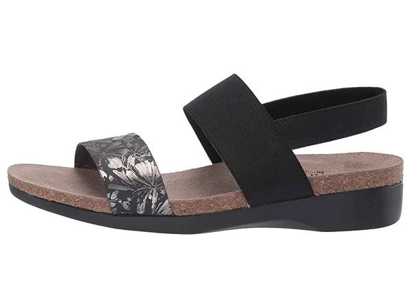 Munro Women's Pisces - Dark Floral Print Size: 10 W
