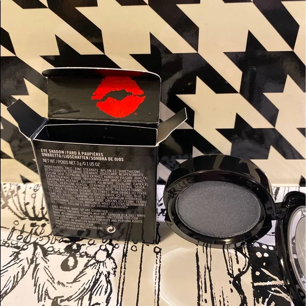 Mac Cosmetics Marilyn Monroe Collection Large Eye Shadow Eyeshadow Sh