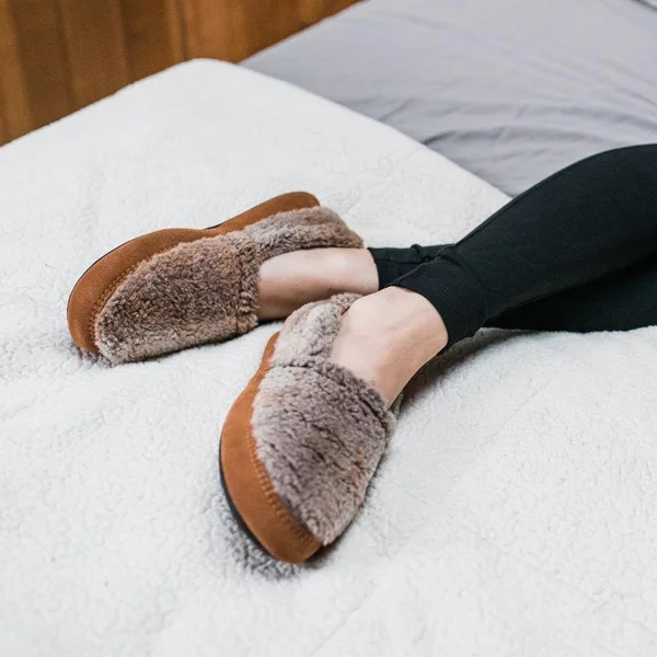 Acorn Women's Moc Slippers - Buff Popcorn, S