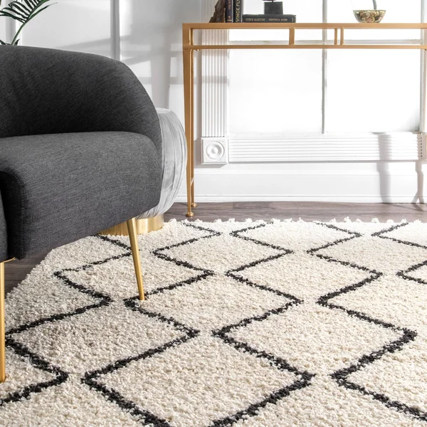 nuLOOM Michelle Diamond Trellis Shag Area Rug - 10& x 14&, Off-White