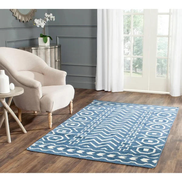 Safavieh 2&-6x22 x 6& Dhurries DHU572A Dark Blue, Ivory Rug