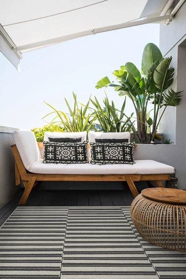 5&x7& - Machine Washable Area Rug, Kid & Pet Friendly, Outdoor Rug, Outdoor Offset Stripe Black Rug, Ruggable